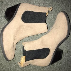 ShoeDazzle booties size 6.5